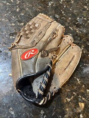 Rawlings 12.5” baseball glove